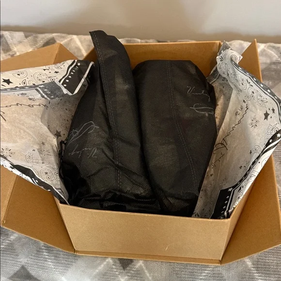 Vintage Havana Cream and Pink Sneakers - Picture 5 of 7